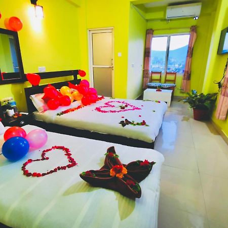 Hotel October Inn Pokhara Eksteriør bilde