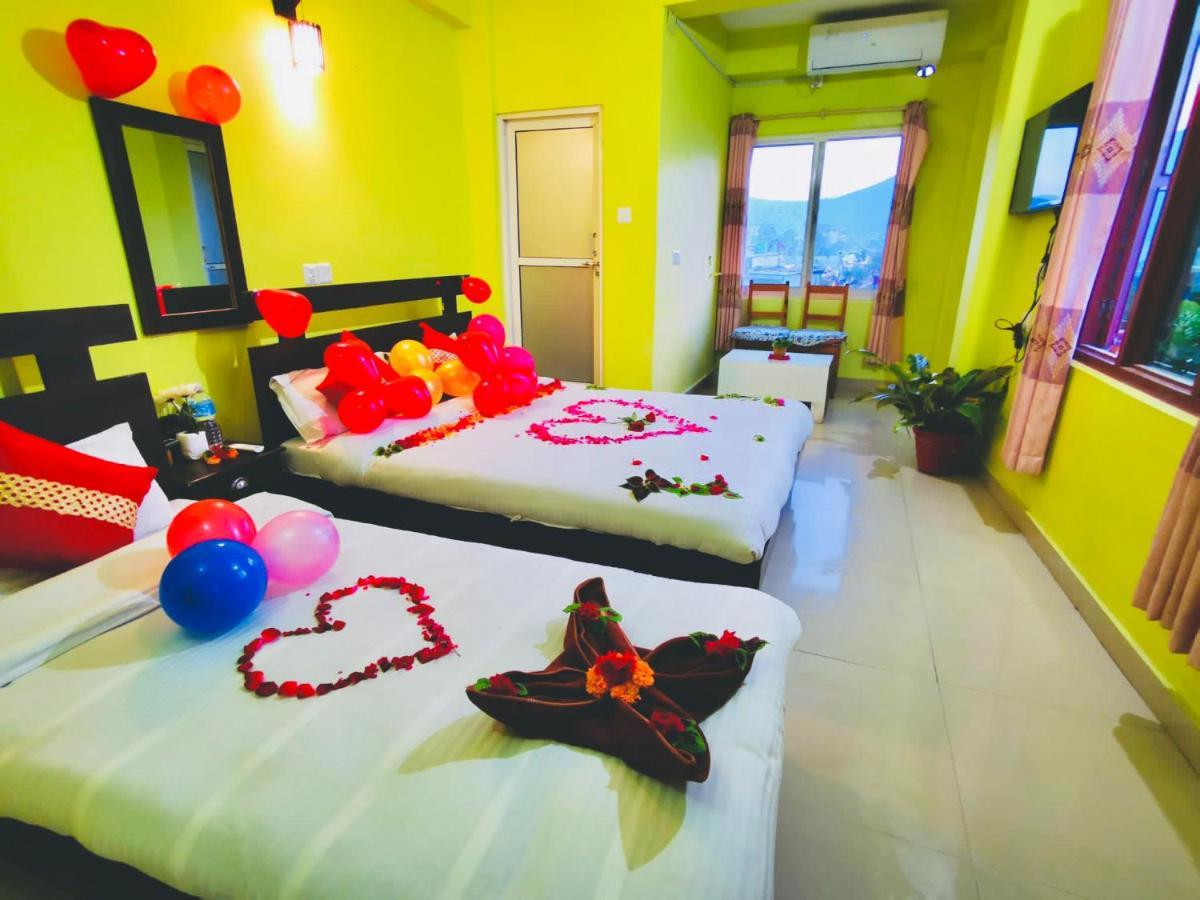 Hotel October Inn Pokhara Eksteriør bilde