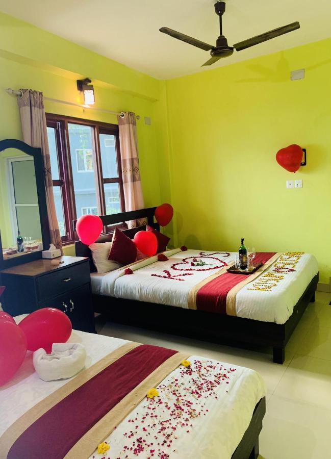 Hotel October Inn Pokhara Eksteriør bilde