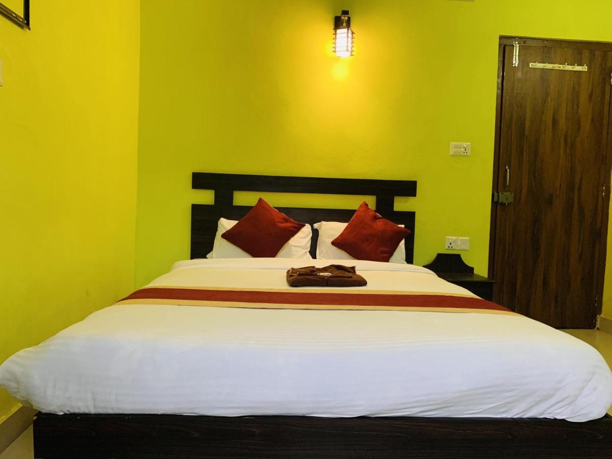 Hotel October Inn Pokhara Eksteriør bilde