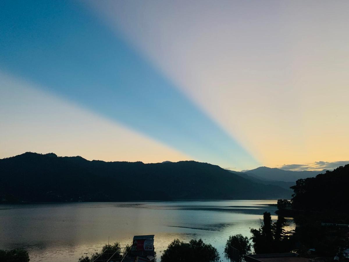 Hotel October Inn Pokhara Eksteriør bilde
