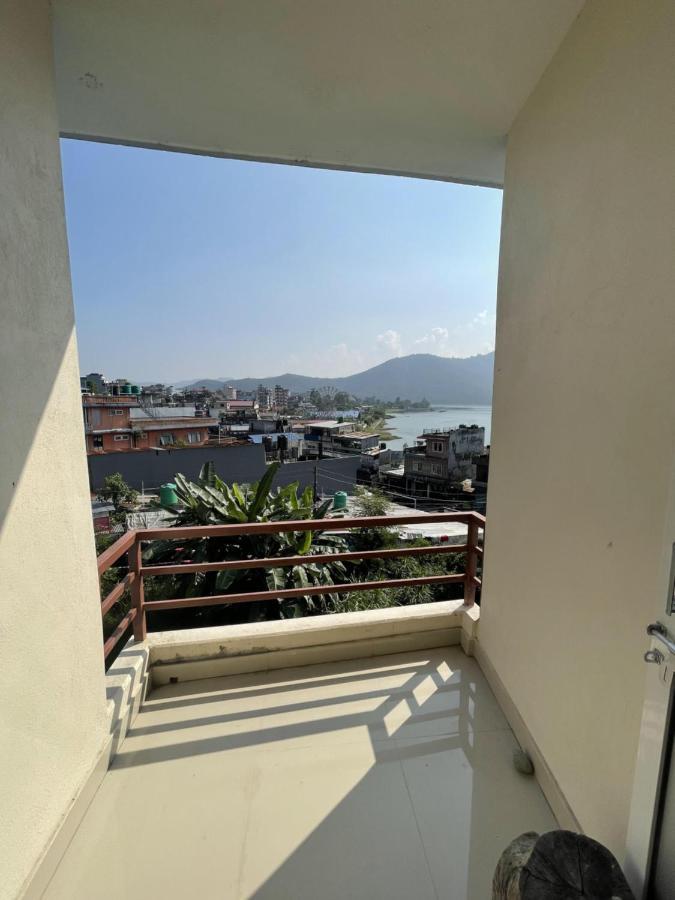Hotel October Inn Pokhara Eksteriør bilde