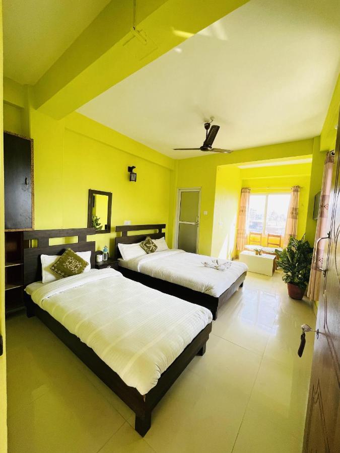 Hotel October Inn Pokhara Eksteriør bilde