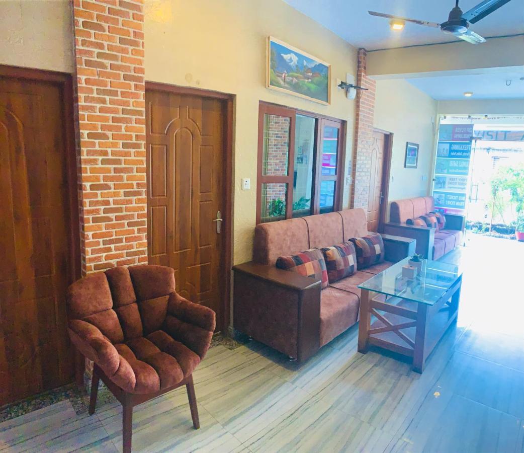 Hotel October Inn Pokhara Eksteriør bilde