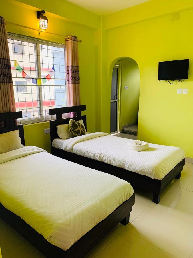 Hotel October Inn Pokhara Eksteriør bilde