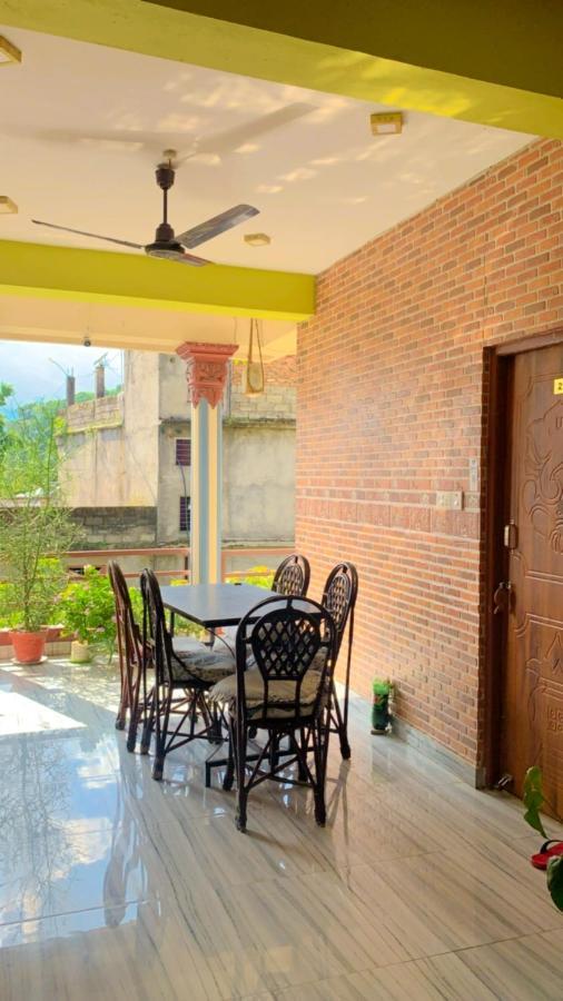 Hotel October Inn Pokhara Eksteriør bilde