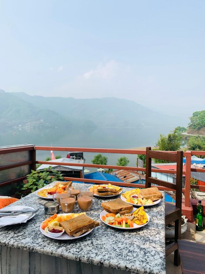Hotel October Inn Pokhara Eksteriør bilde