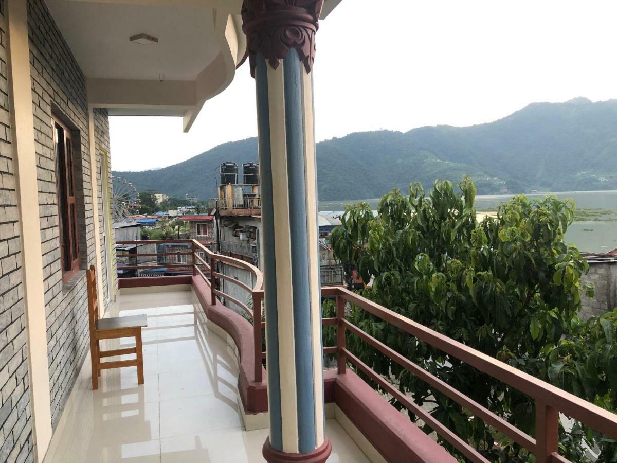 Hotel October Inn Pokhara Eksteriør bilde